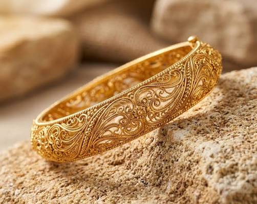 Filigree gold bangle